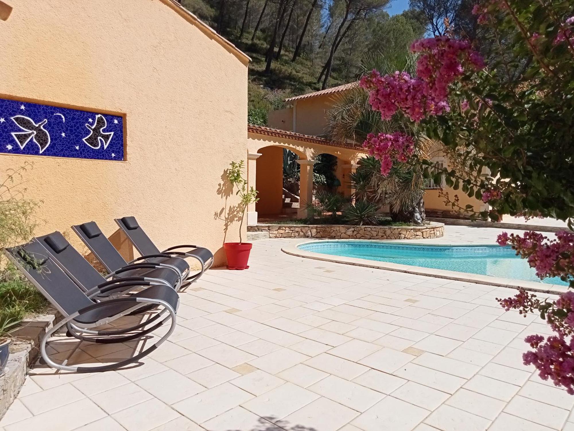 Les Restanques - Chambre D'Hotes Cuges-les-Pins Kültér fotó